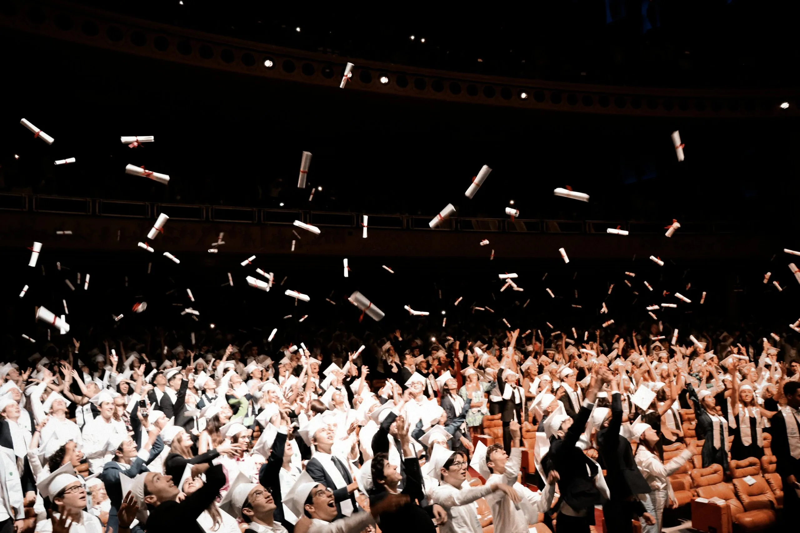 lancer de diplôme de la cérémonie de graduation 2022