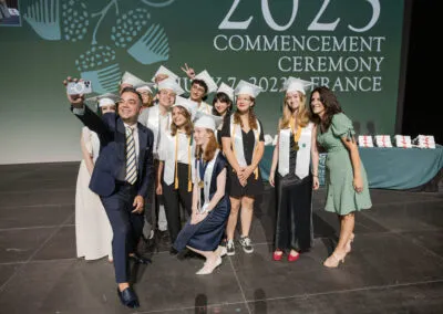 eleves sur scene academica dual diploma 400×284