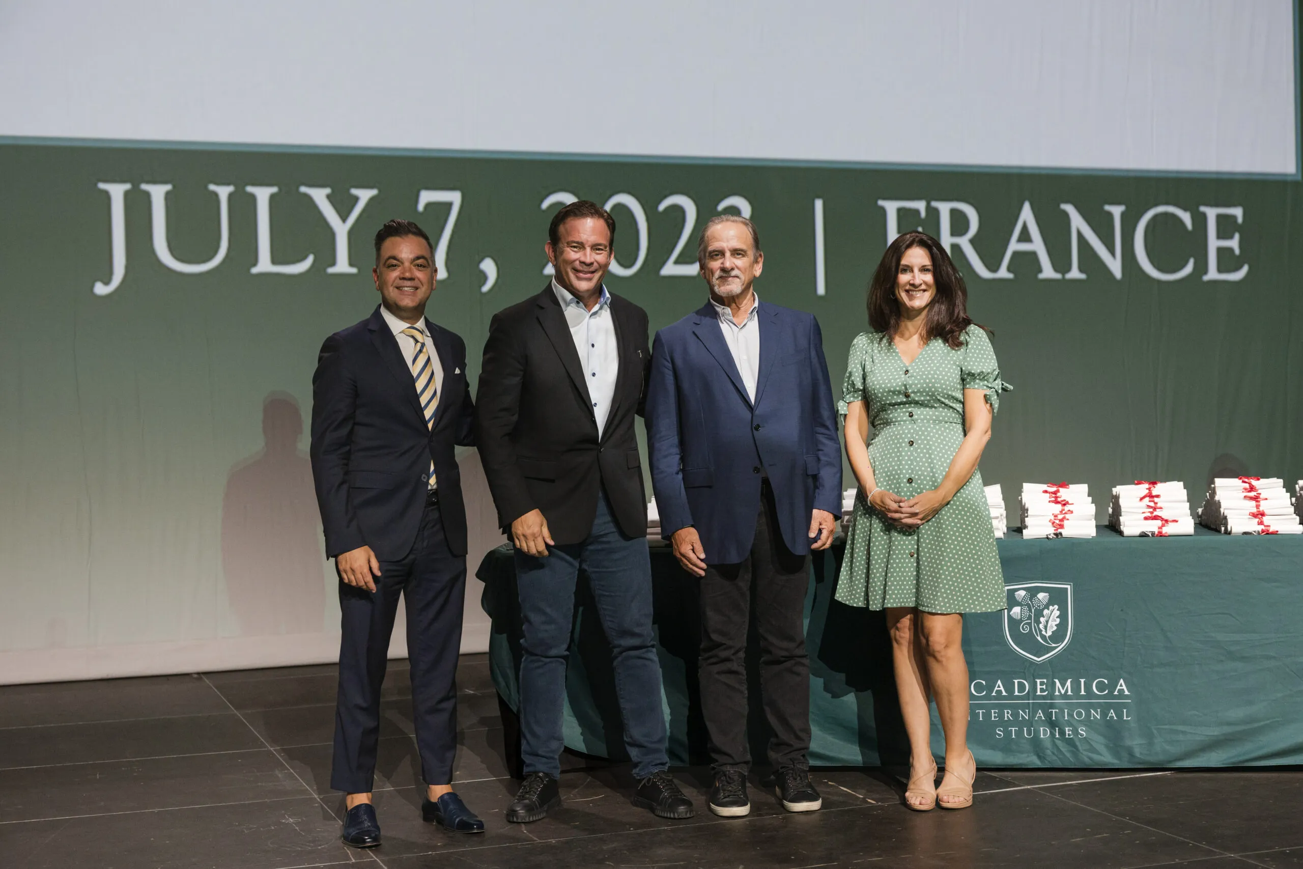 equipe de direction americaine academica dual diploma scaled